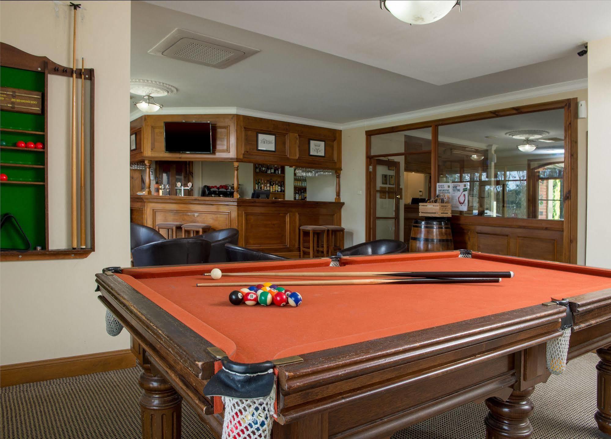 Clare Country Club Otel Dış mekan fotoğraf