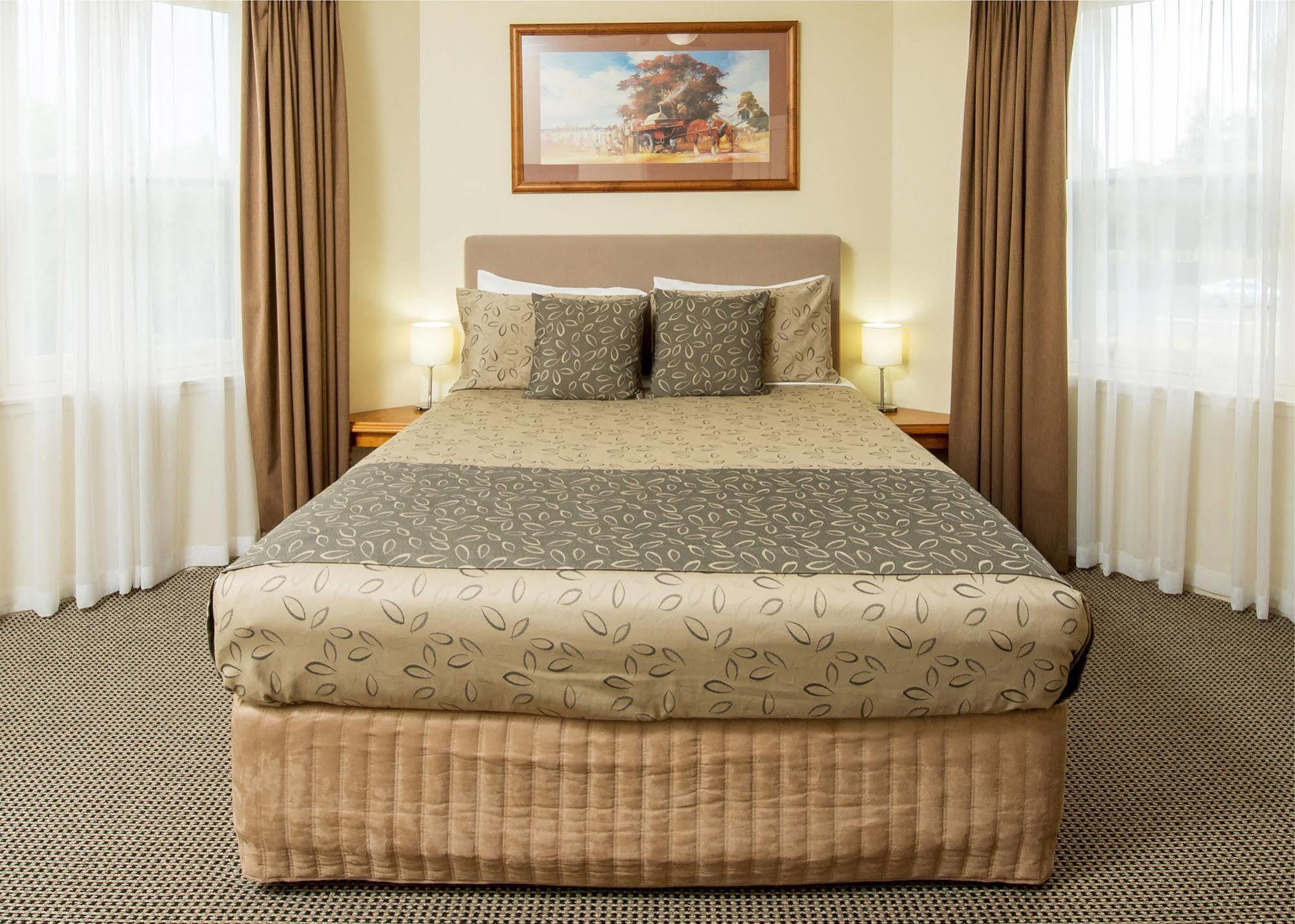 Clare Country Club Otel Dış mekan fotoğraf