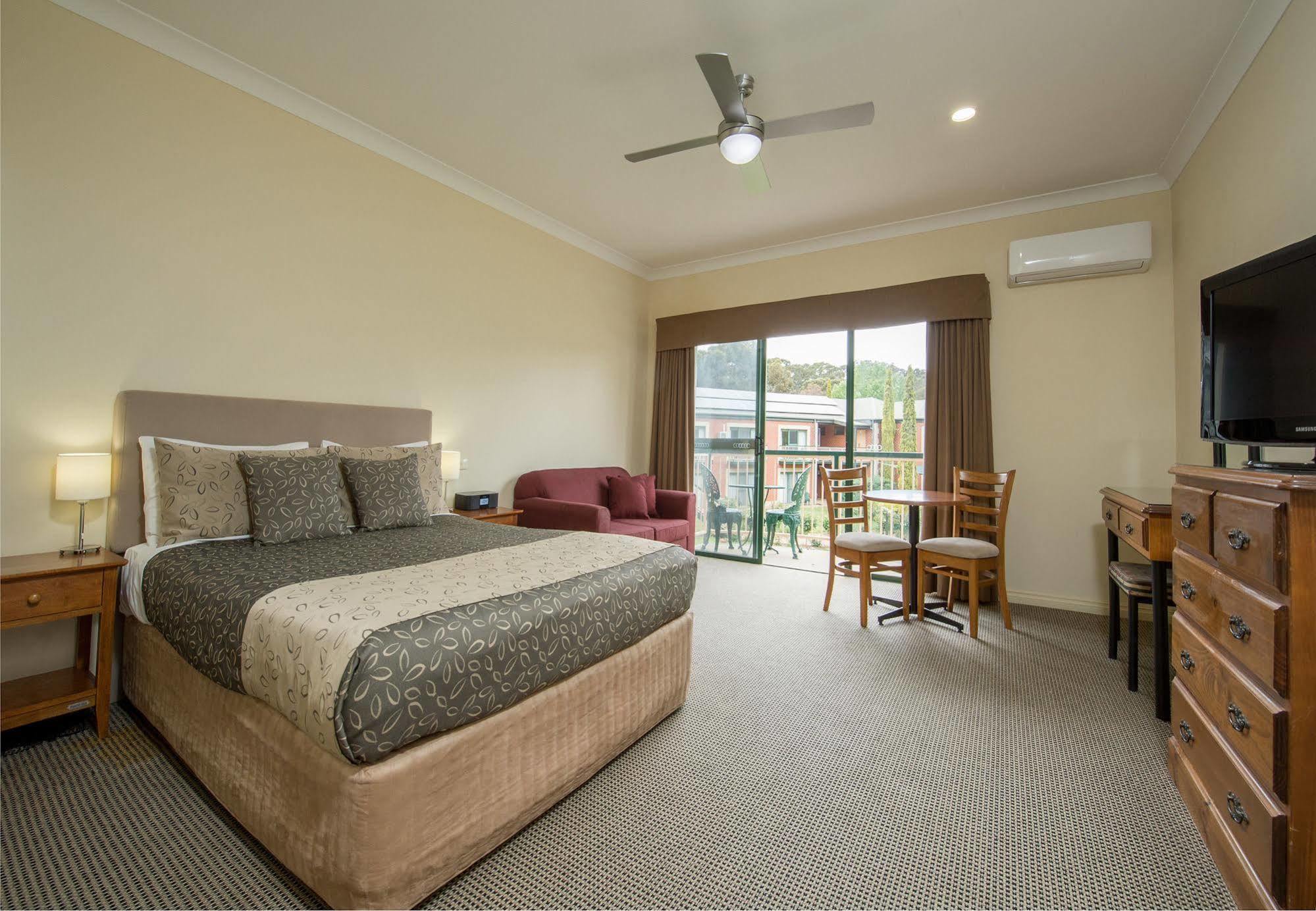 Clare Country Club Otel Dış mekan fotoğraf