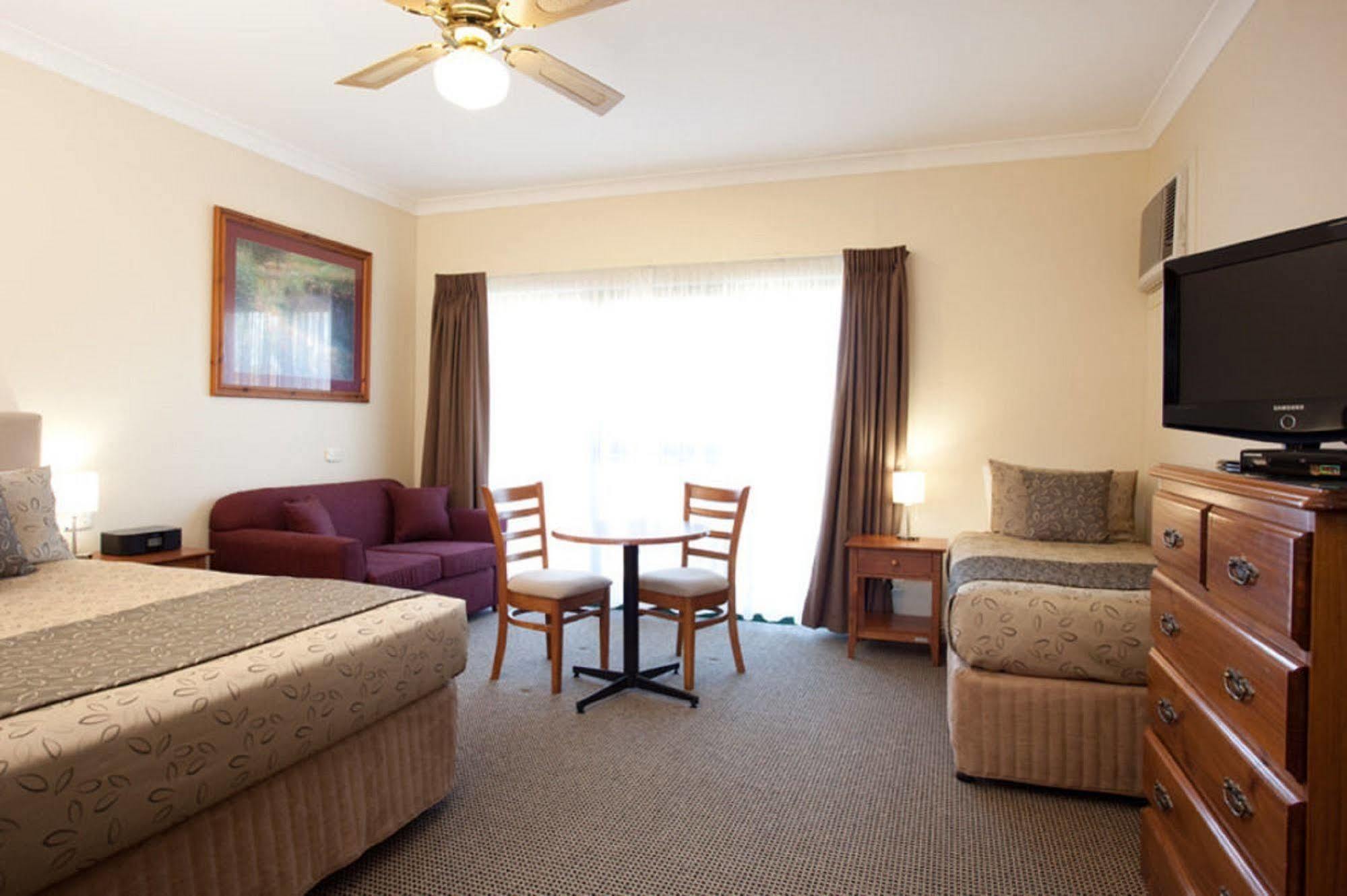 Clare Country Club Otel Dış mekan fotoğraf