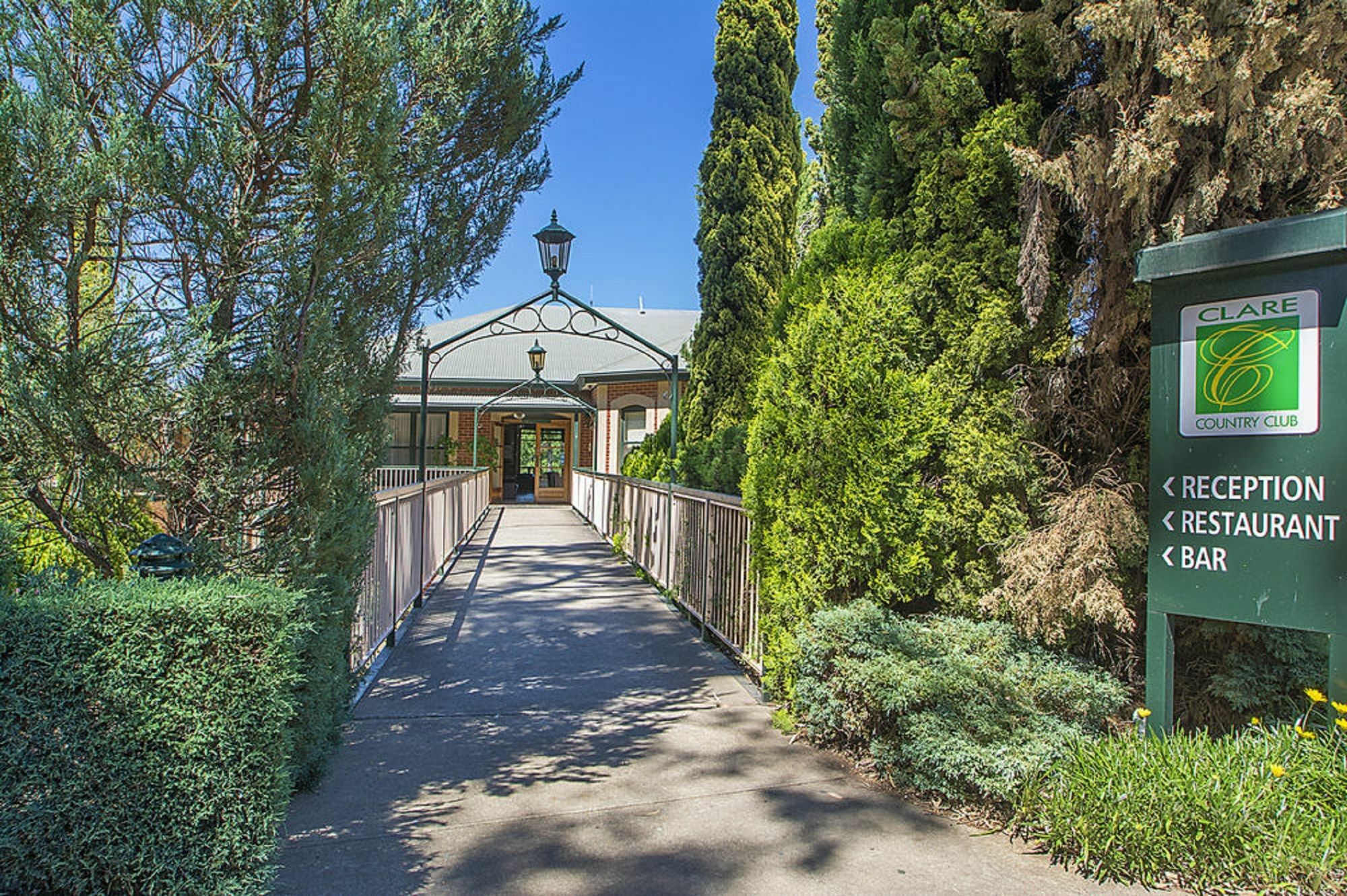 Clare Country Club Otel Dış mekan fotoğraf